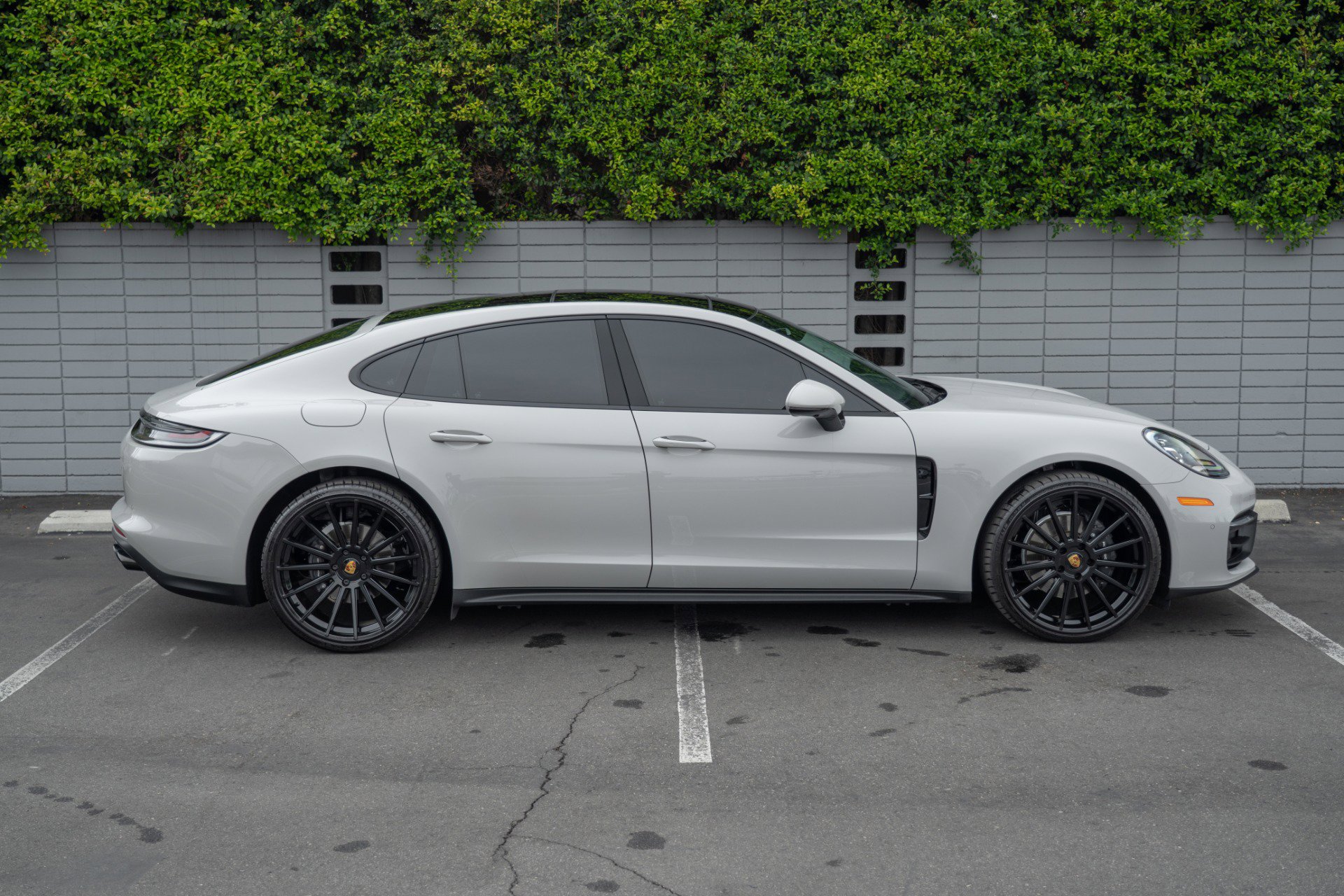 Used 2023 Porsche Panamera 4 Platinum Edition image 8