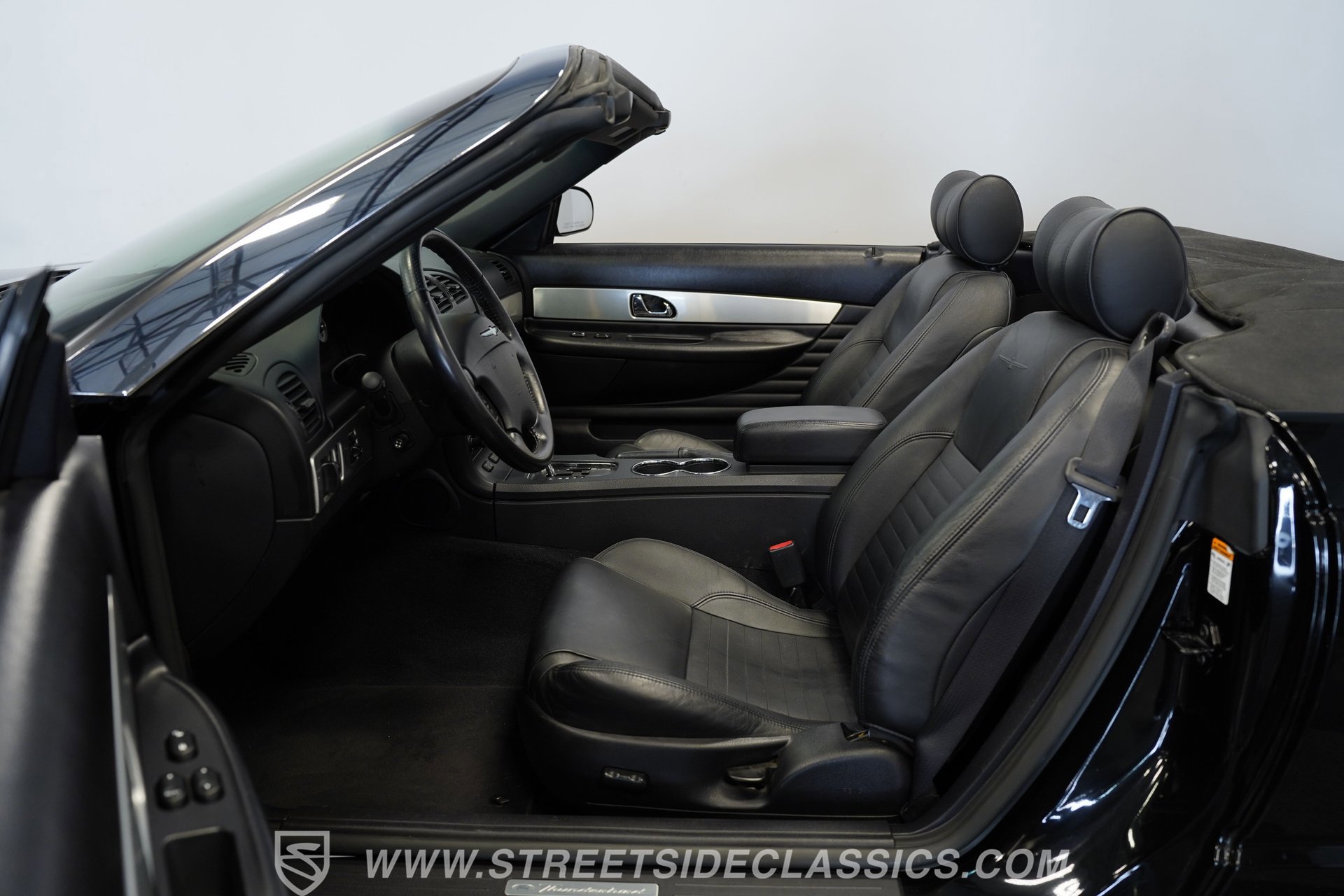Used 2003 Ford Thunderbird RWD image 3