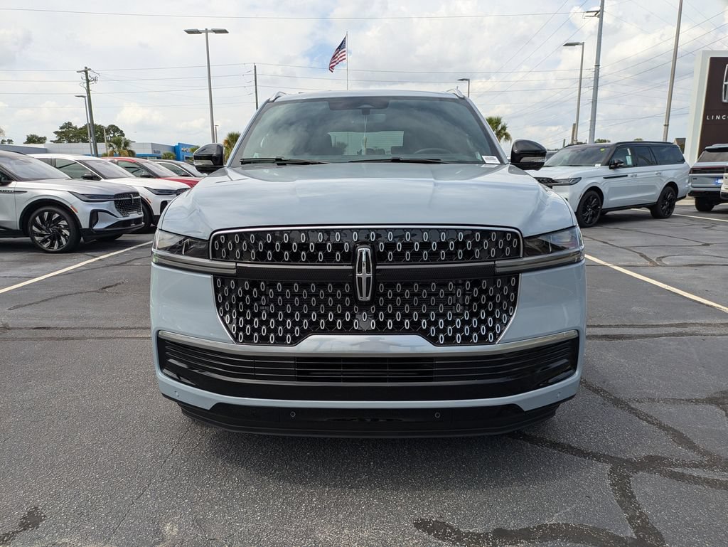 New 2027 Lincoln Navigator Reserve AWD/4WD image 9