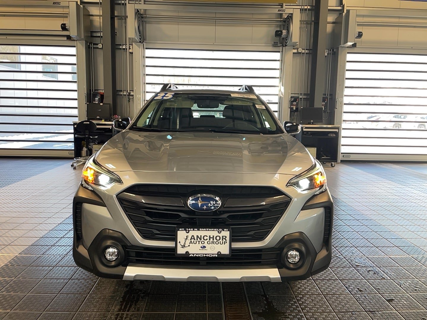 Used 2025 Subaru Outback Limited AWD/4WD image 2
