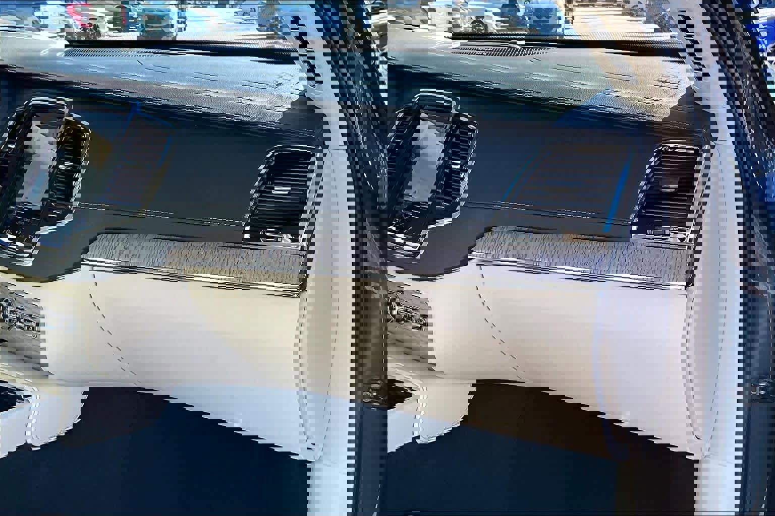 Used 2021 Volvo XC90 T8 Inscription w/ Lounge Package image 19