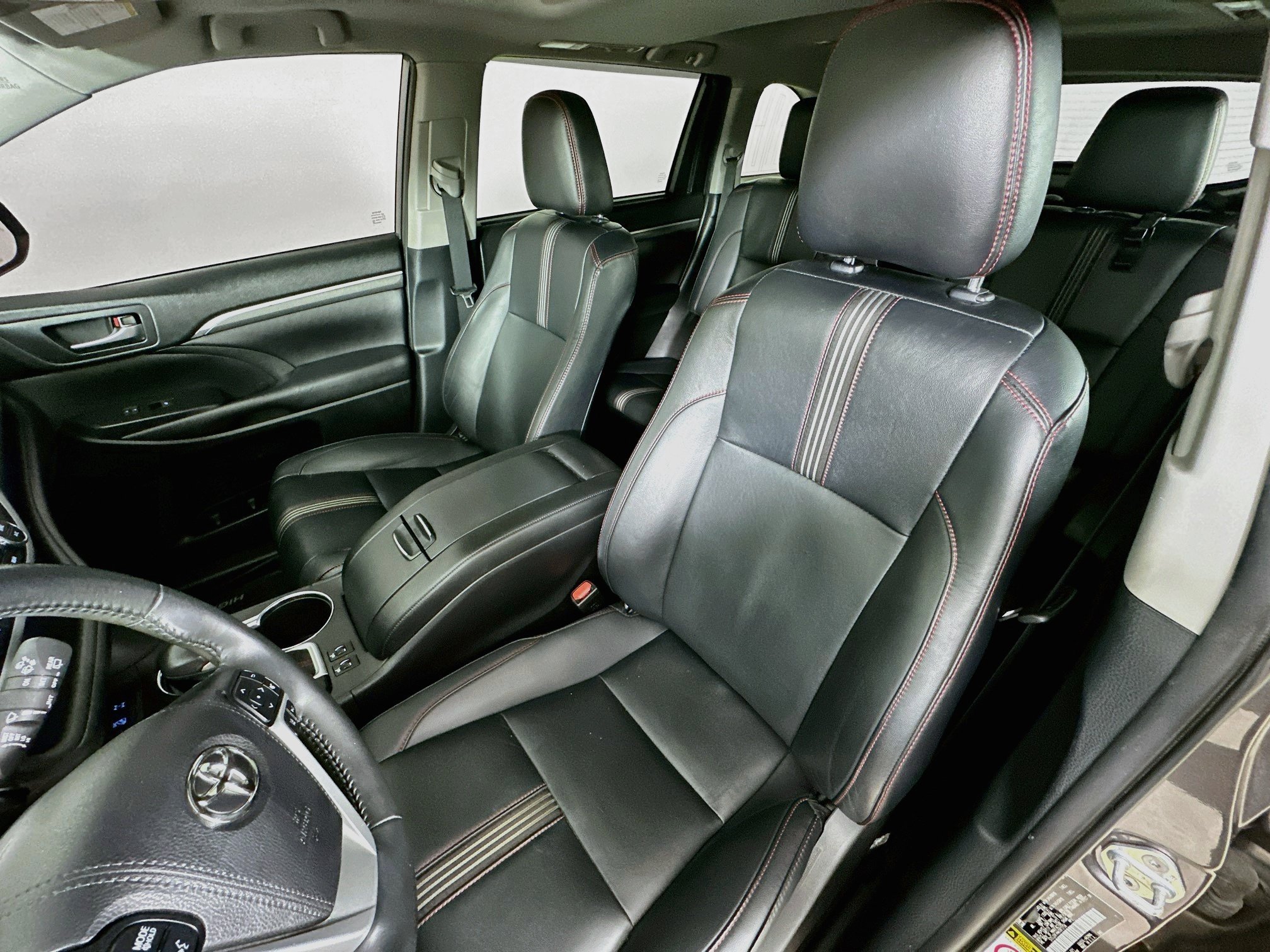 Used 2019 Toyota Highlander SE w/ Nightshade Edition AWD/4WD image 33