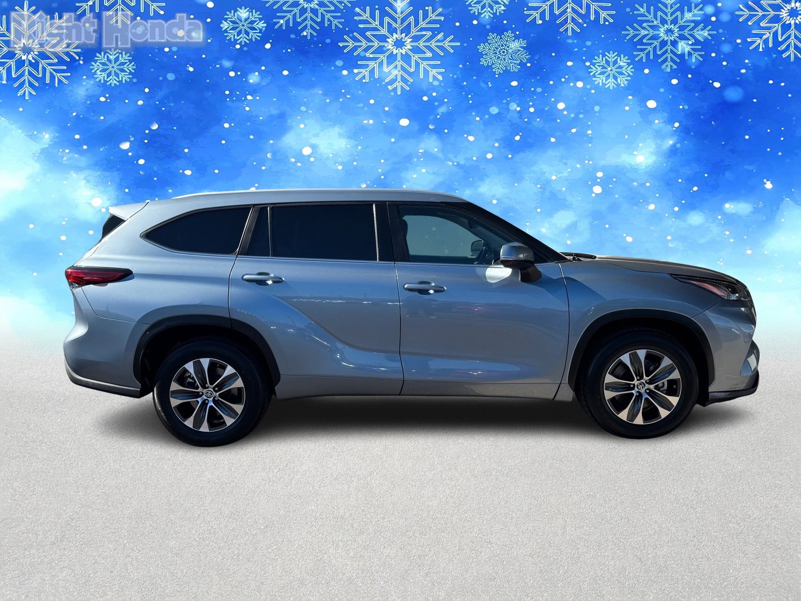 Used 2023 Toyota Highlander XLE image 7