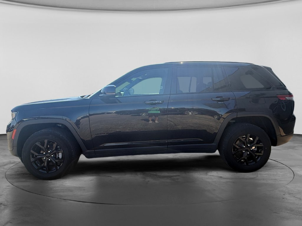 Used 2024 Jeep Grand Cherokee Altitude AWD/4WD image 6