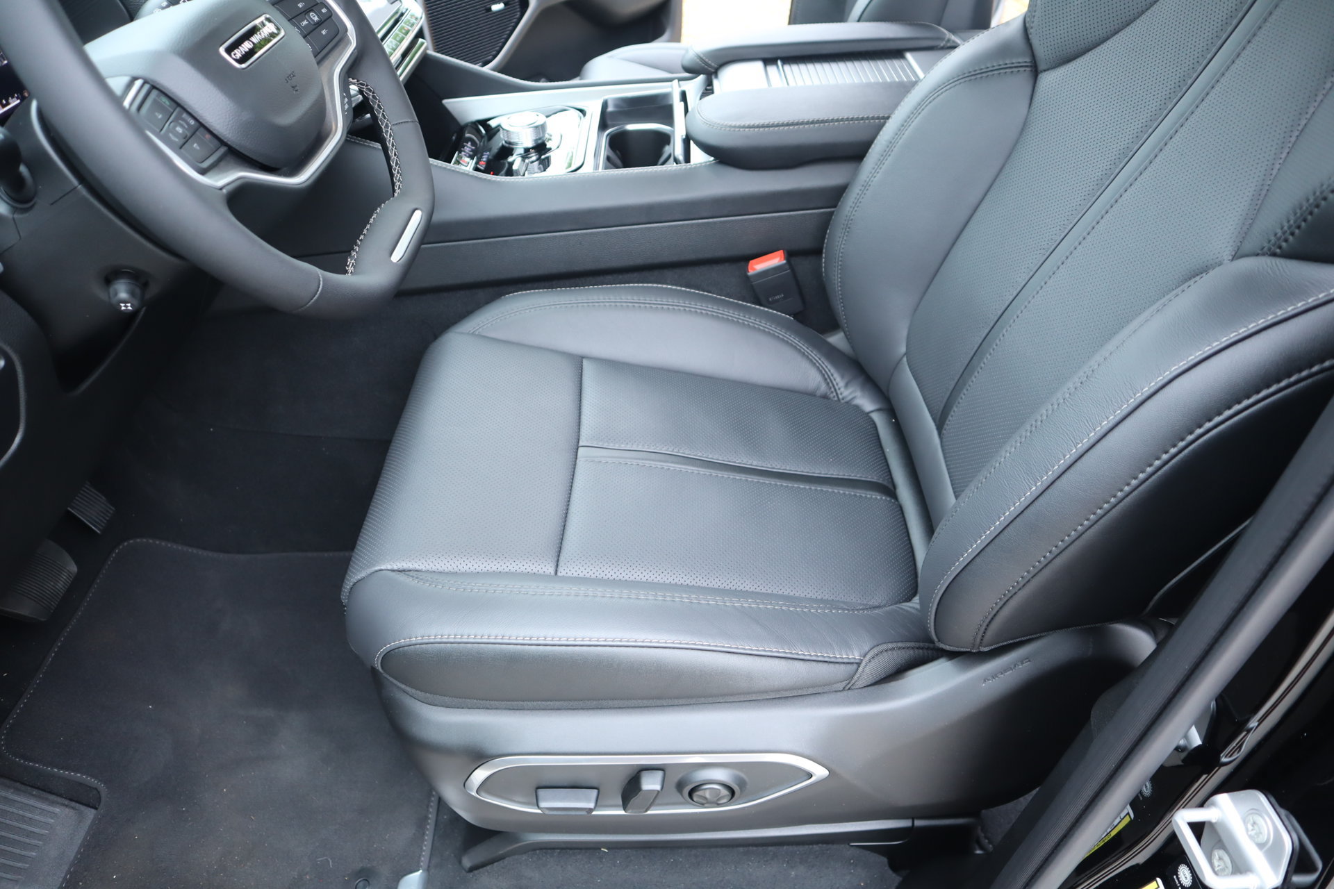 New 2026 Jeep Grand Wagoneer Limited w/ Premium Group II AWD/4WD image 12