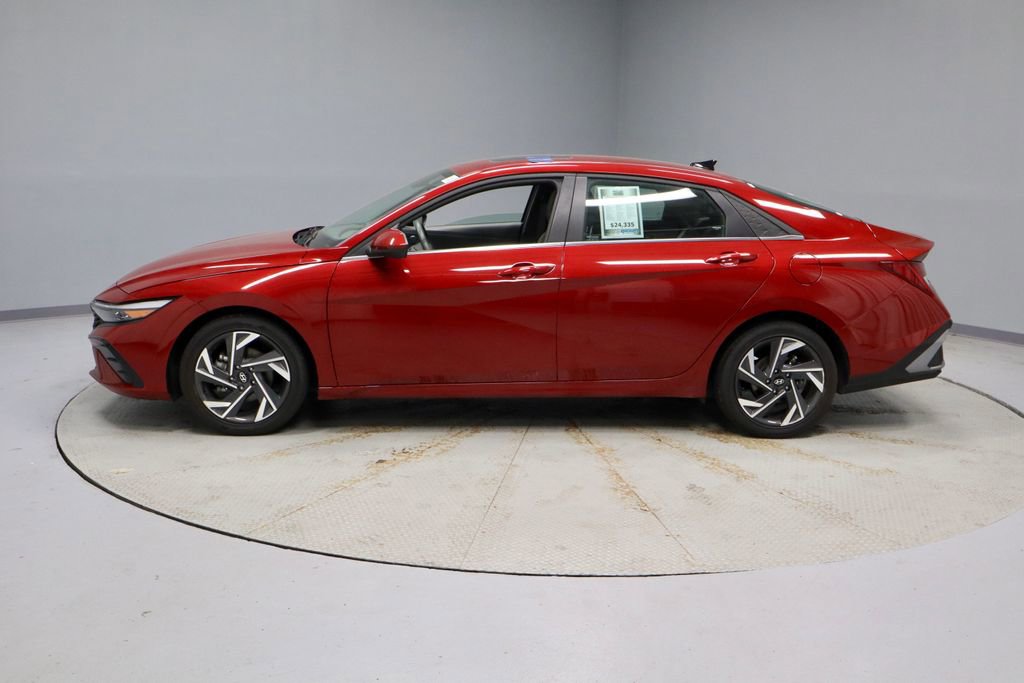 Certified 2025 Hyundai Elantra SEL FWD image 9