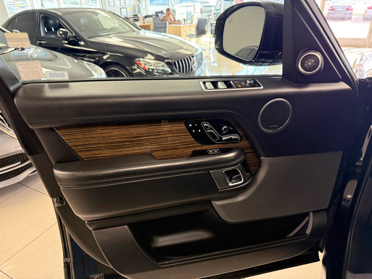 Used 2018 Land Rover Range Rover HSE image 8