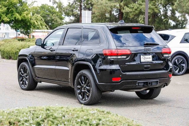 Used 2020 Jeep Grand Cherokee Altitude AWD/4WD image 2