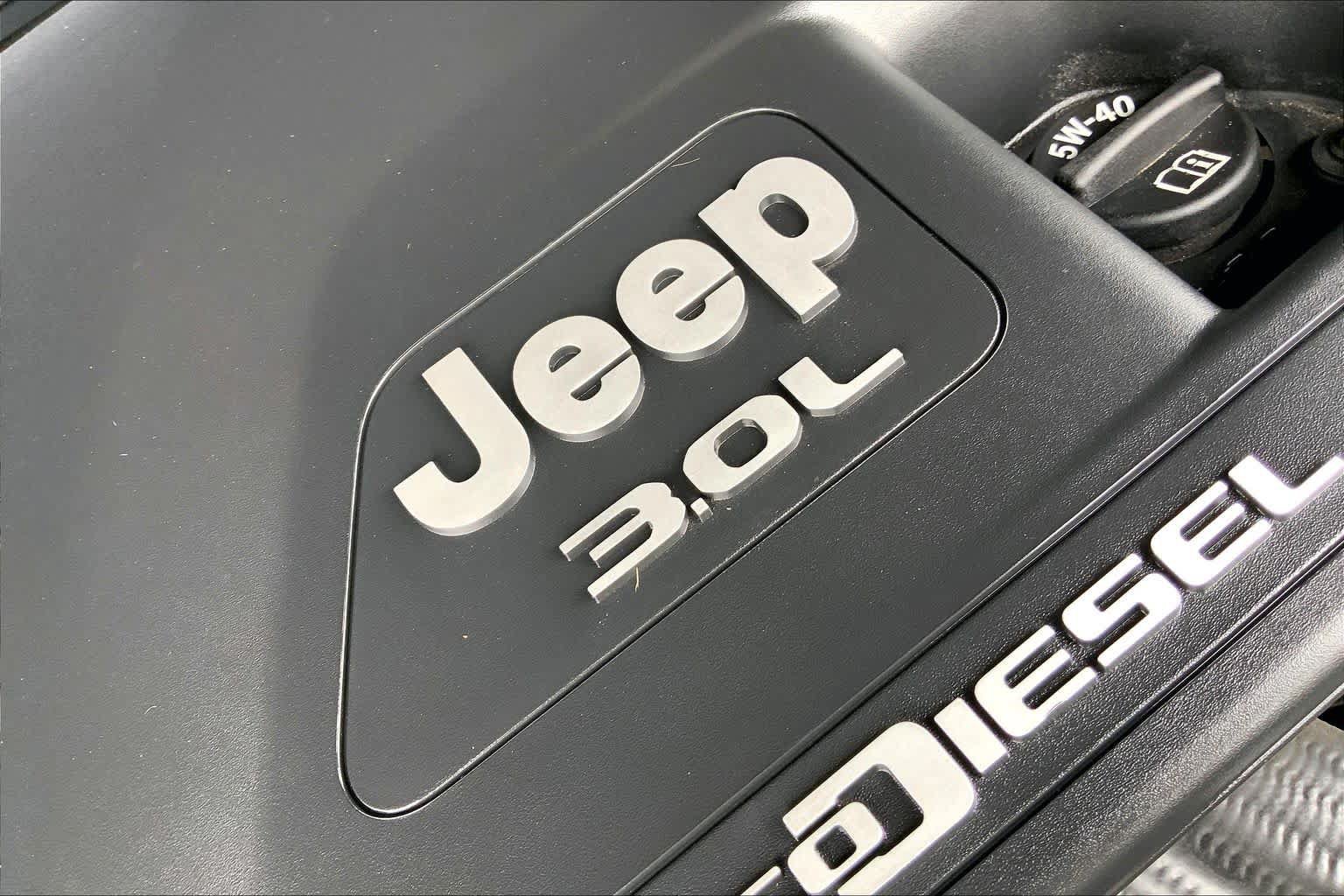 Used 2022 Jeep Wrangler Unlimited Sahara AWD/4WD image 32