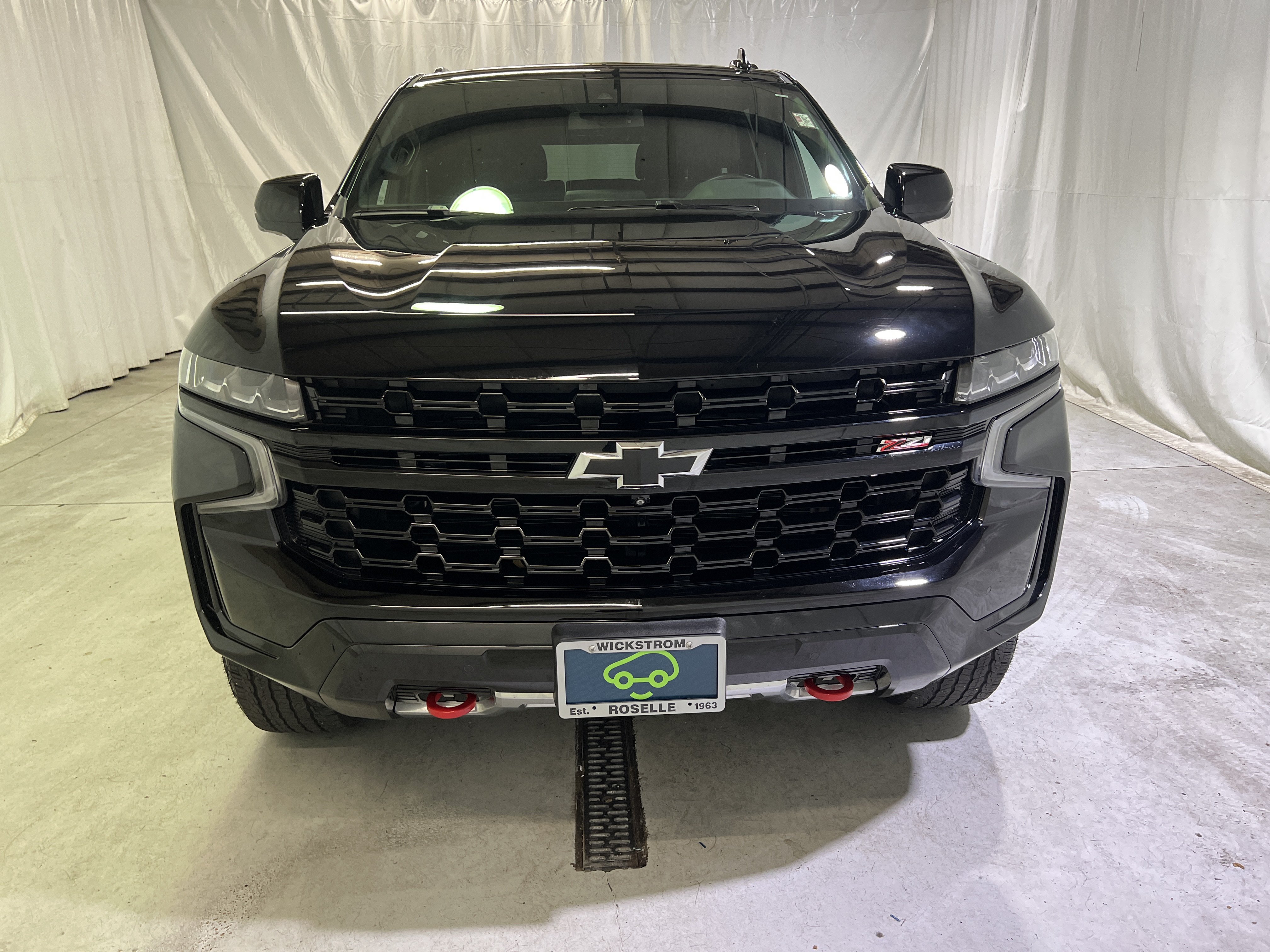 Certified 2023 Chevrolet Tahoe Z71 w/ Luxury Package AWD/4WD image 3