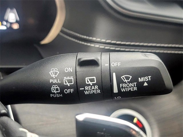 Used 2023 Jeep Grand Cherokee Limited image 16