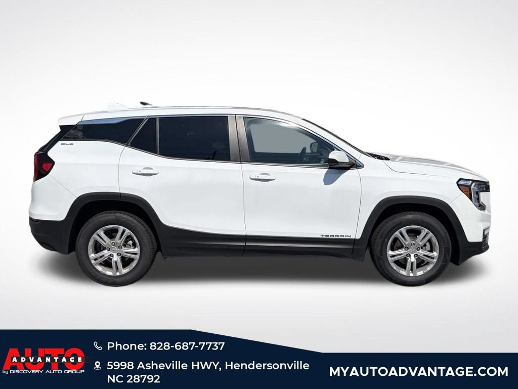 Used 2024 GMC Terrain SLE AWD/4WD image 2