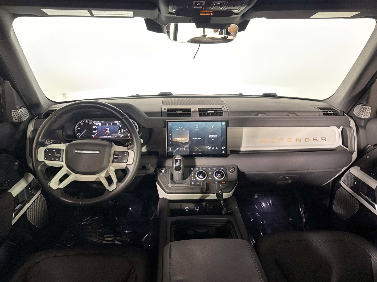 Used 2023 Land Rover Defender 130 SE AWD/4WD image 35