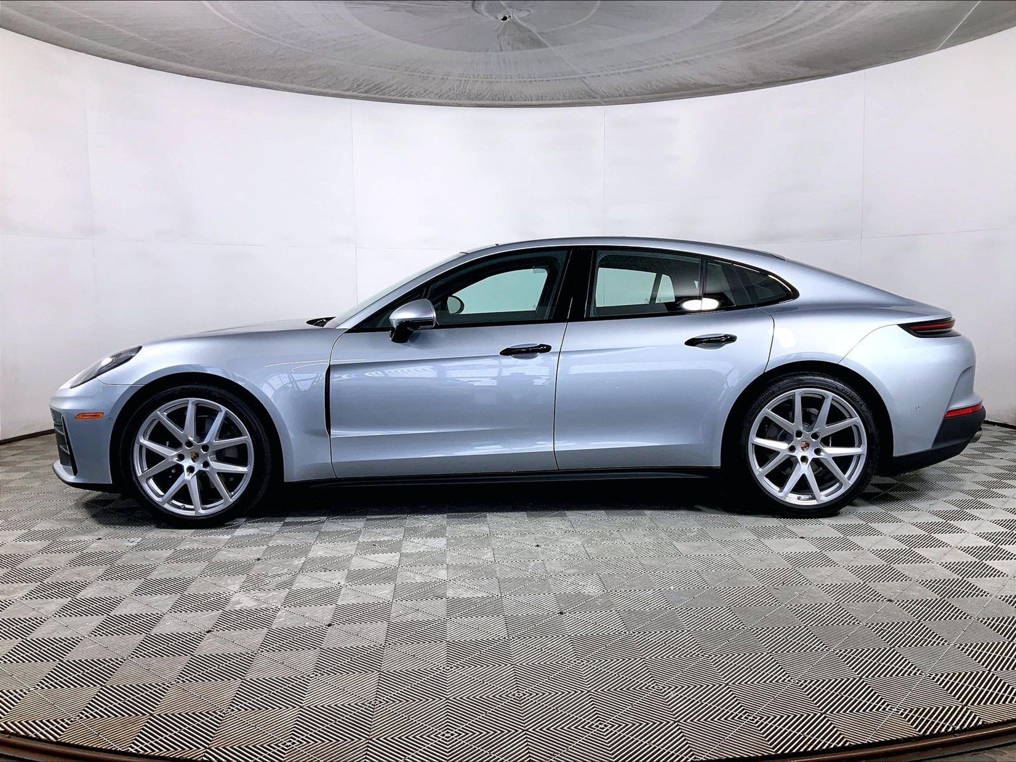 New 2026 Porsche Panamera RWD image 2