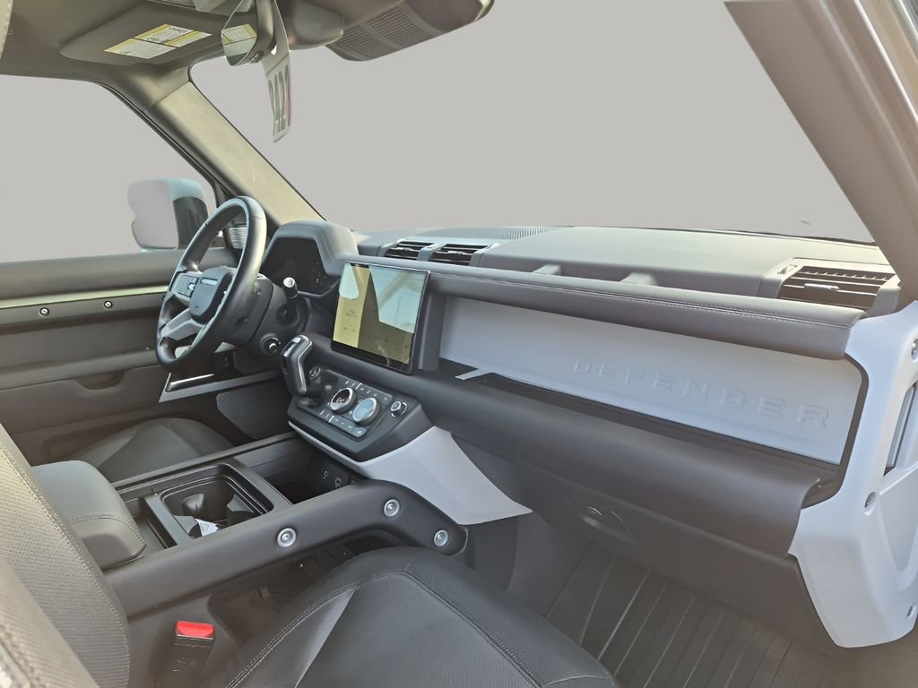 Used 2024 Land Rover Defender 130 X-Dynamic SE image 14