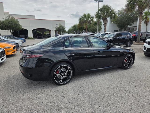 Used 2025 Alfa Romeo Giulia AWD w/ Veloce Package AWD image 15
