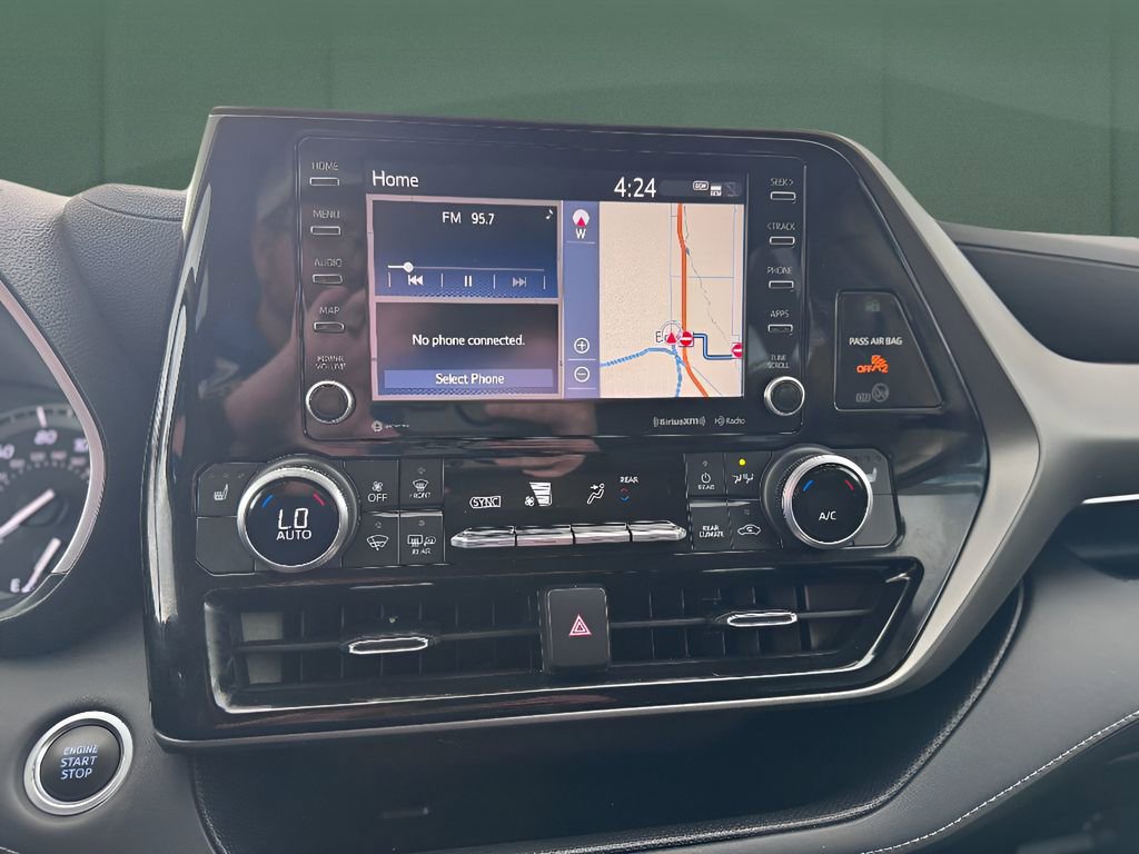 Used 2021 Toyota Highlander XLE image 11