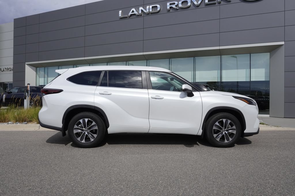 Used 2026 Toyota Highlander Limited AWD/4WD image 7