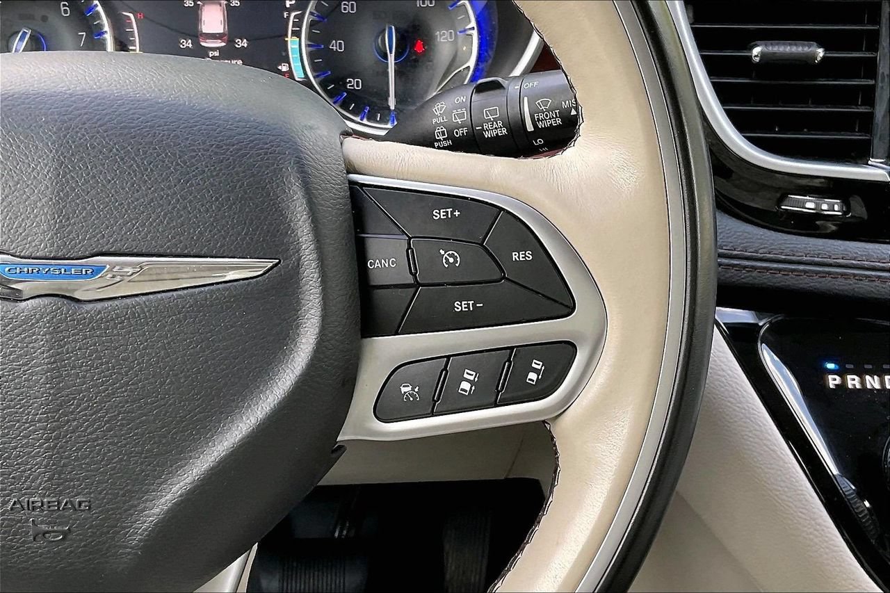 Certified 2018 Chrysler Pacifica Limited w/ Advanced Safetytec Group FWD image 32