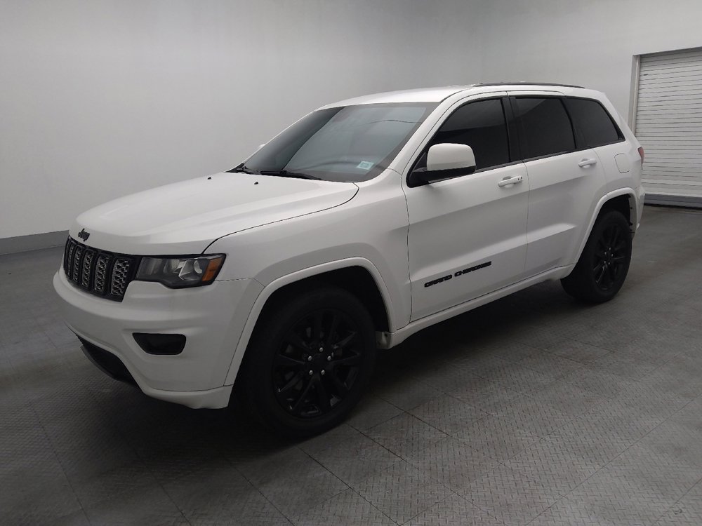 Used 2018 Jeep Grand Cherokee Altitude image 2