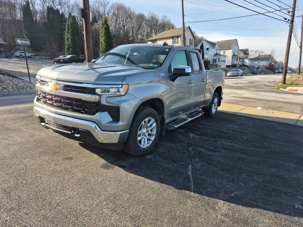 Used 2023 Chevrolet Silverado 1500 LT image 3