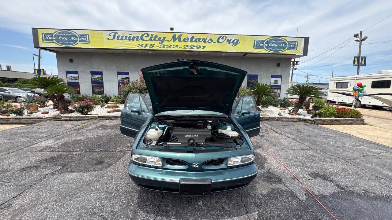 Used 1998 Oldsmobile 88 FWD image 8