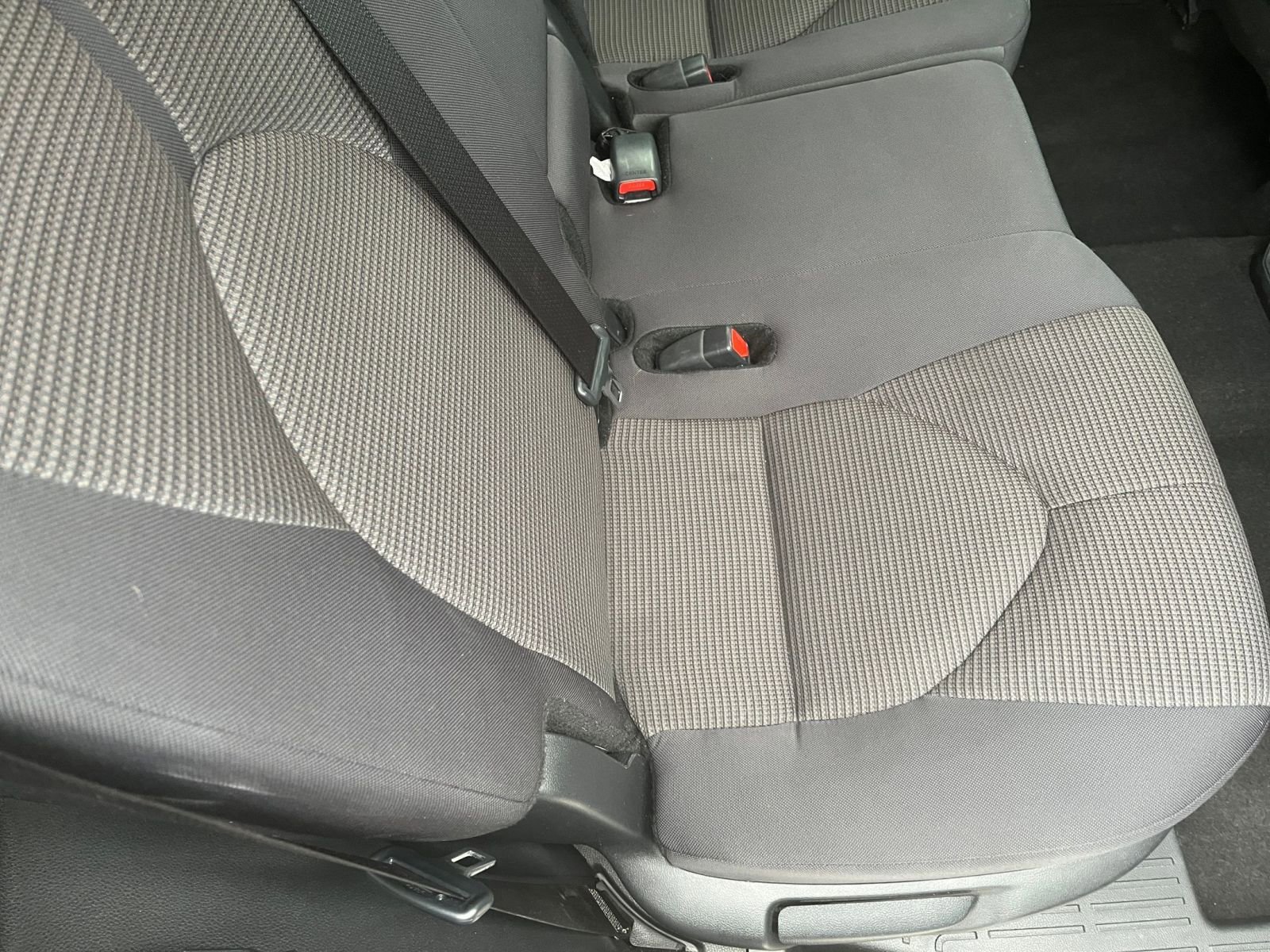 Used 2025 Toyota Highlander LE FWD image 41