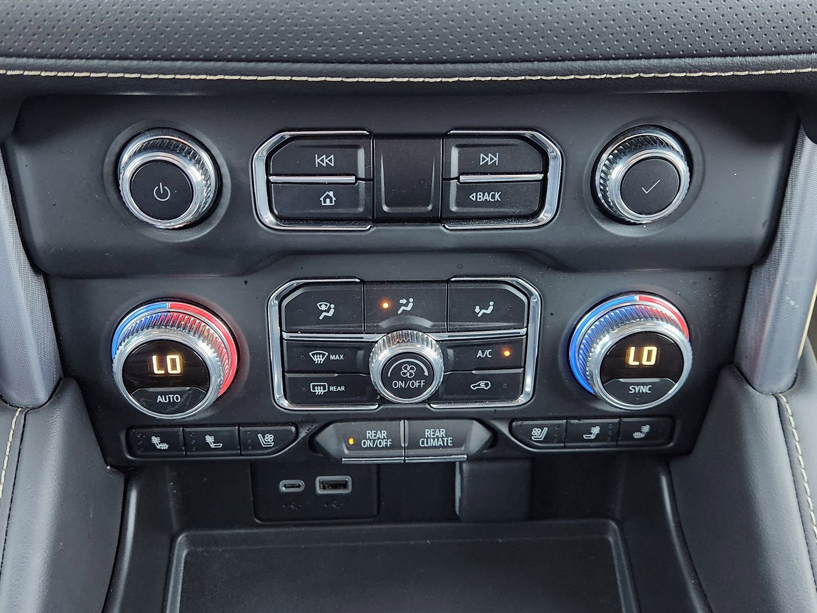 Used 2024 GMC Yukon SLT w/ SLT Premium Package image 22