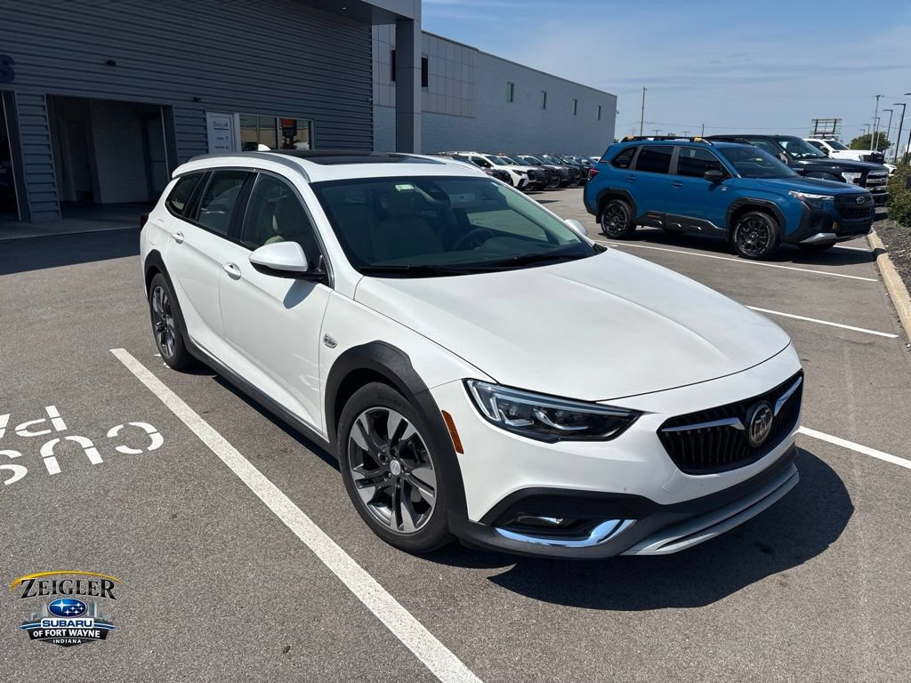 Used 2018 Buick Regal Essence w/ Driver Confidence Package #1 AWD/4WD image 1