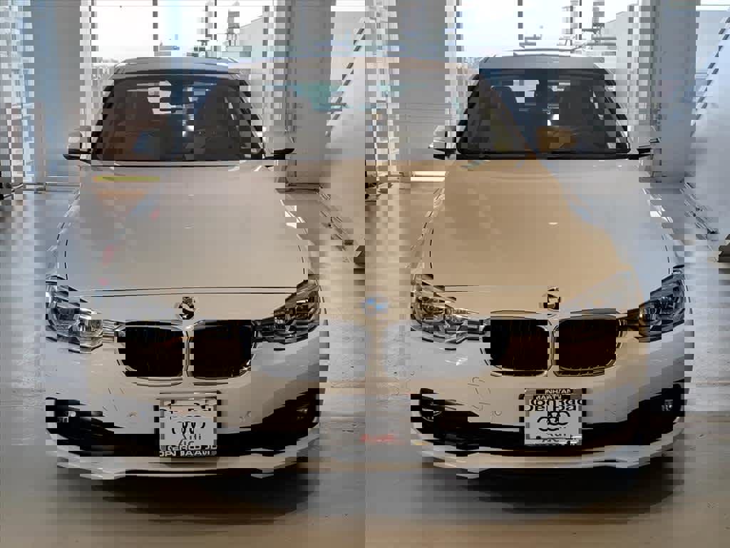 Used 2018 BMW 320i xDrive Sedan w/ Convenience Package image 2