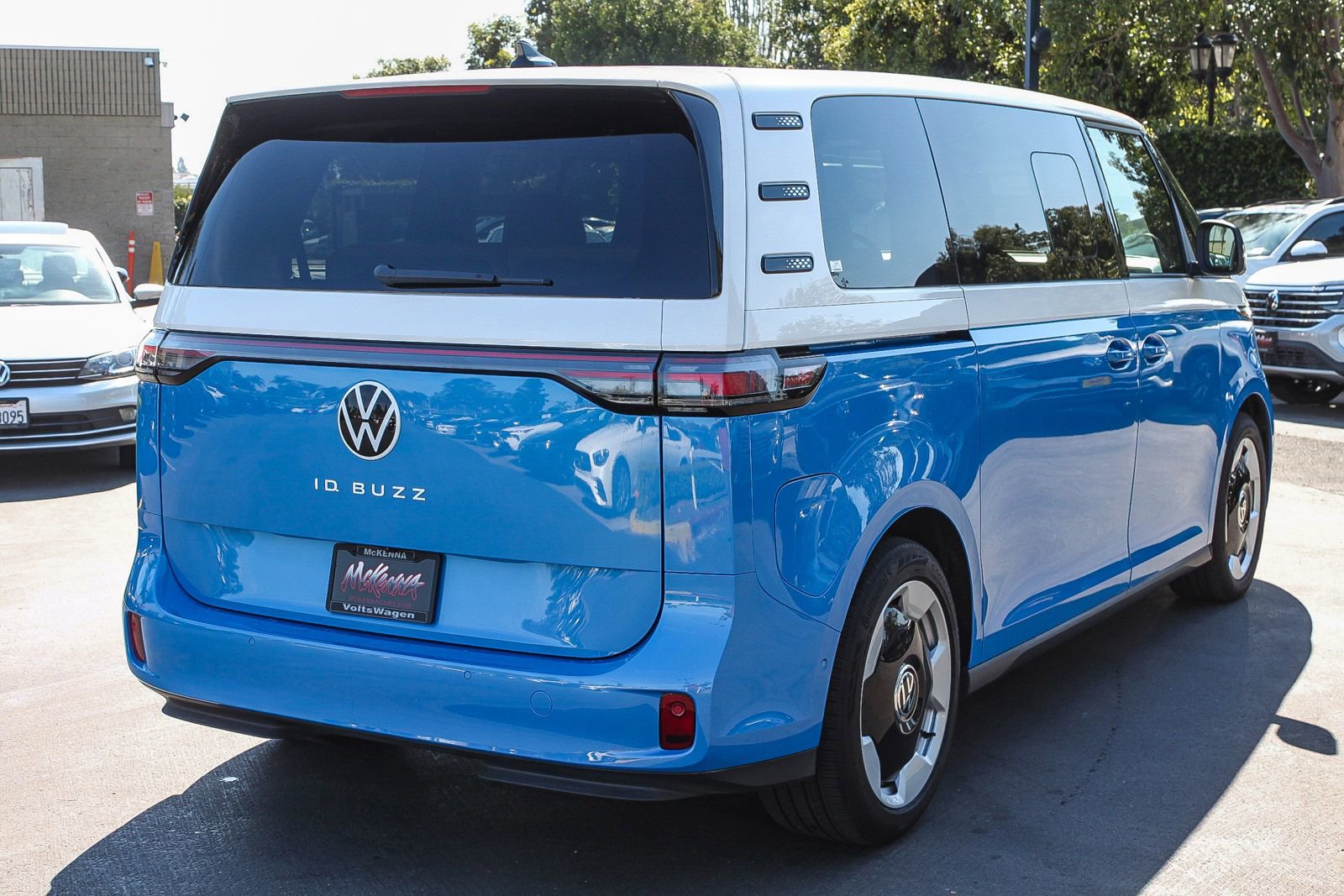 Used 2025 Volkswagen ID. Buzz Pro S Plus image 6