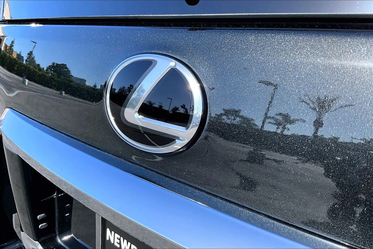 Used 2023 Lexus GX 460 Luxury w/ Accessory Package AWD/4WD image 29