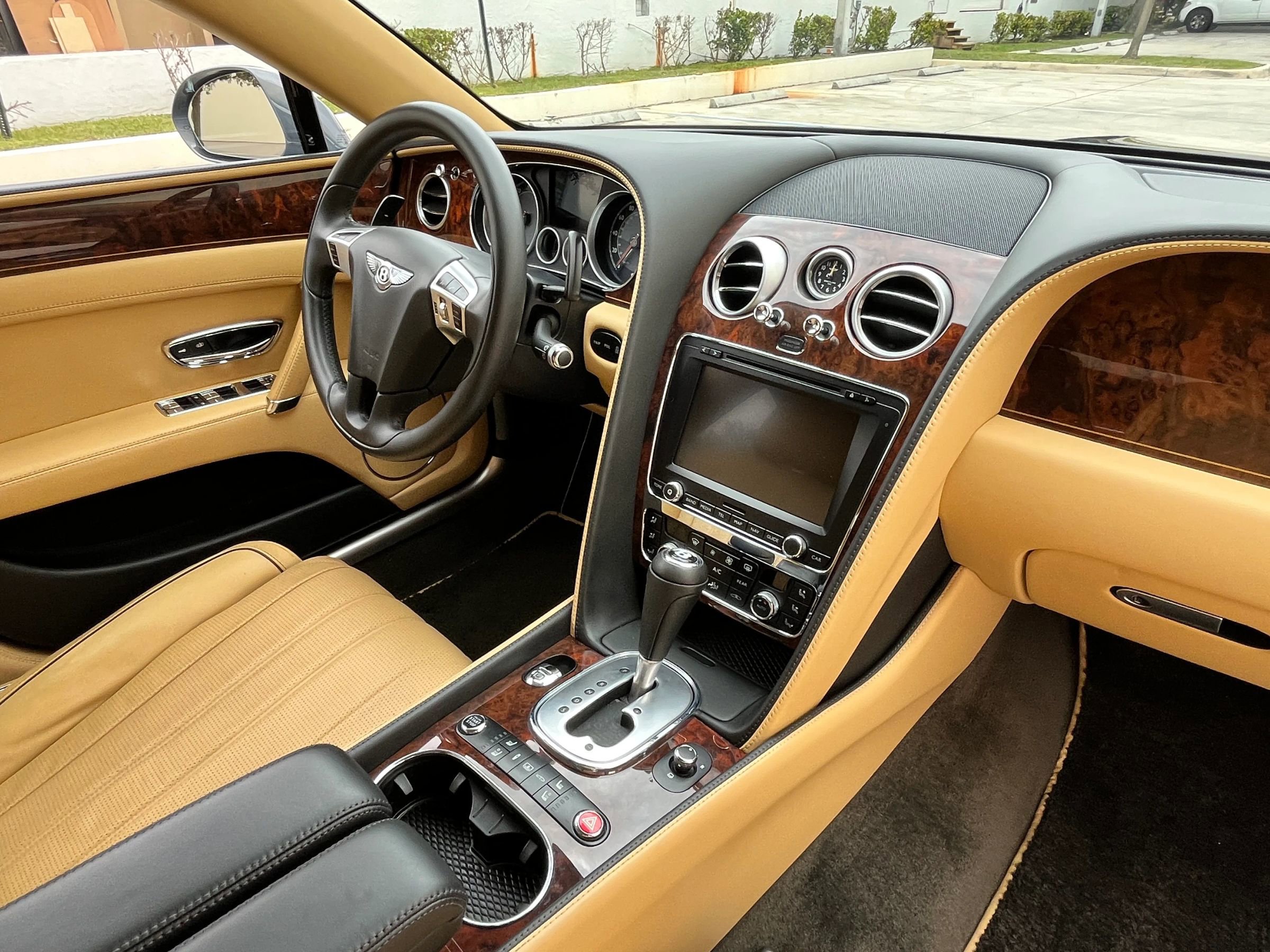 Used 2015 Bentley Flying Spur W12 image 16