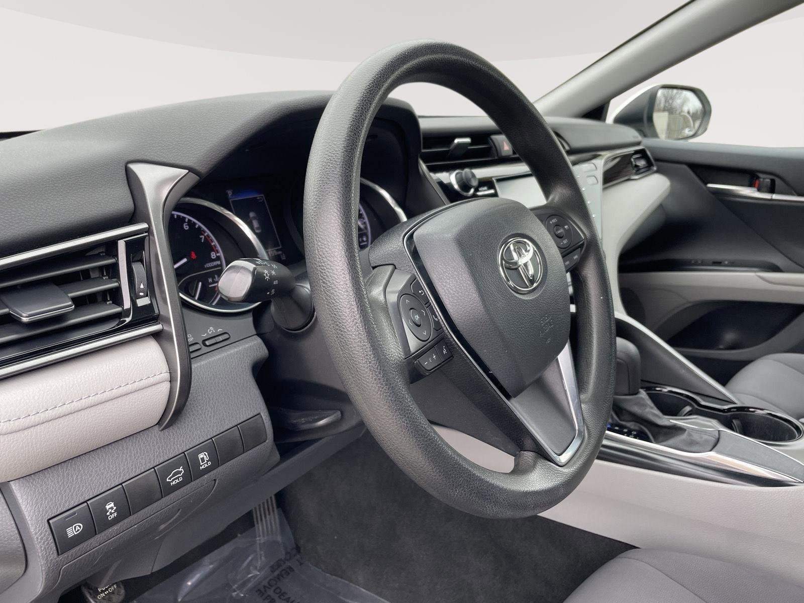 Used 2020 Toyota Camry LE image 25