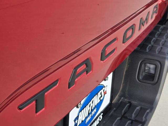 Used 2022 Toyota Tacoma Limited image 10