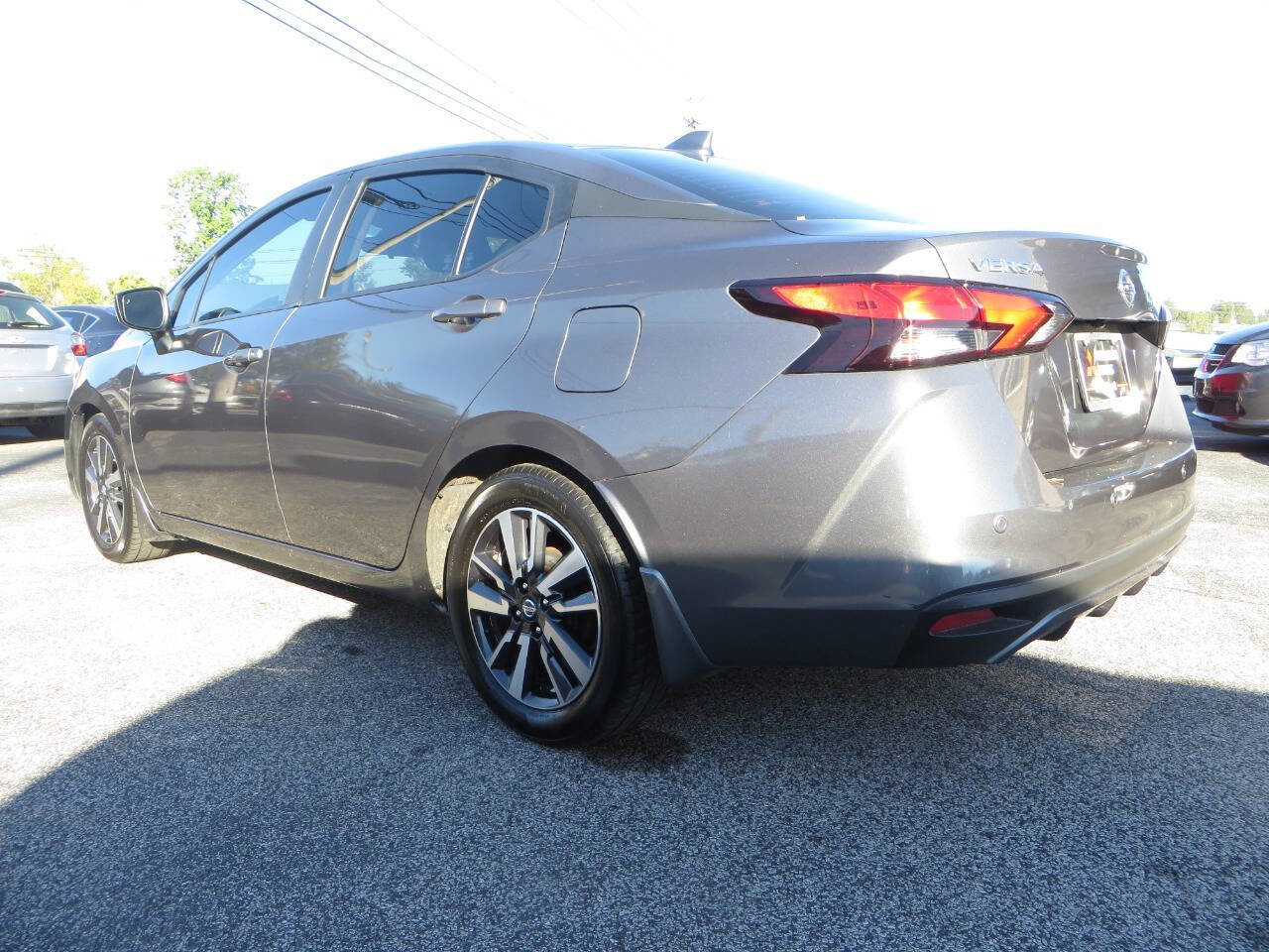 Used 2021 Nissan Versa SV image 3