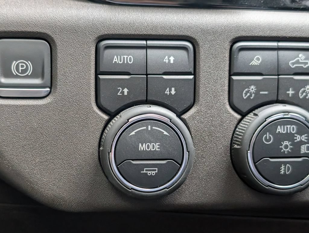 Used 2022 Chevrolet Silverado 1500 LTZ w/ Technology Package AWD/4WD image 23