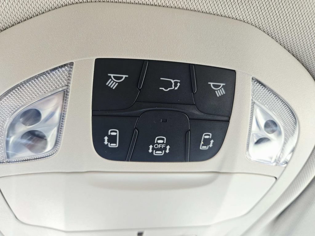 Certified 2024 Chrysler Pacifica Touring-L AWD/4WD image 34