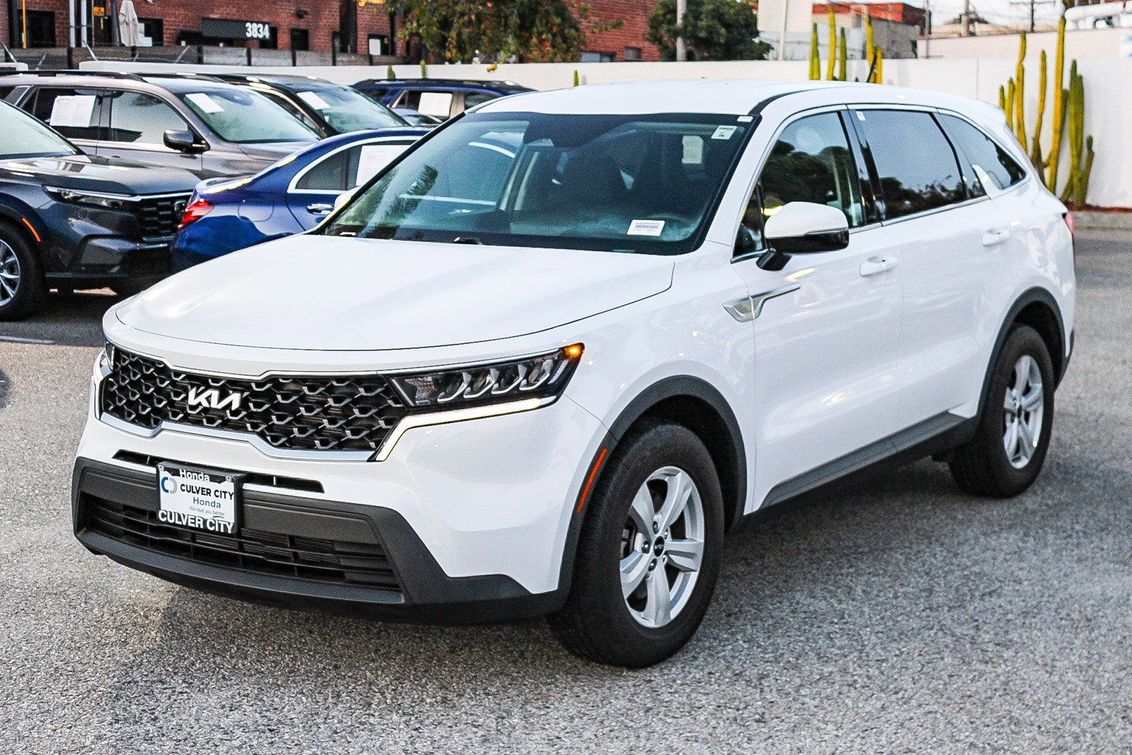 Used 2023 Kia Sorento LX image 3