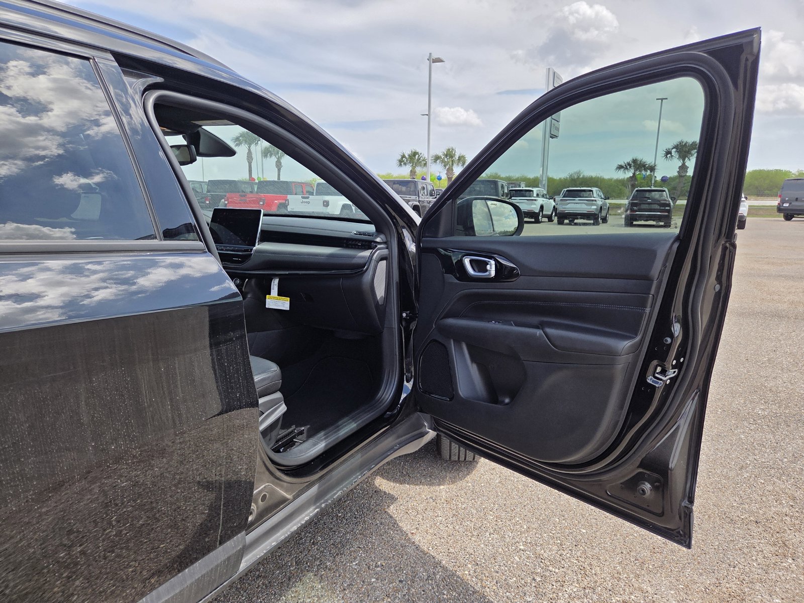 New 2026 Jeep Compass Latitude AWD/4WD image 18