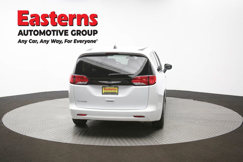 Used 2022 Chrysler Voyager LX image 34