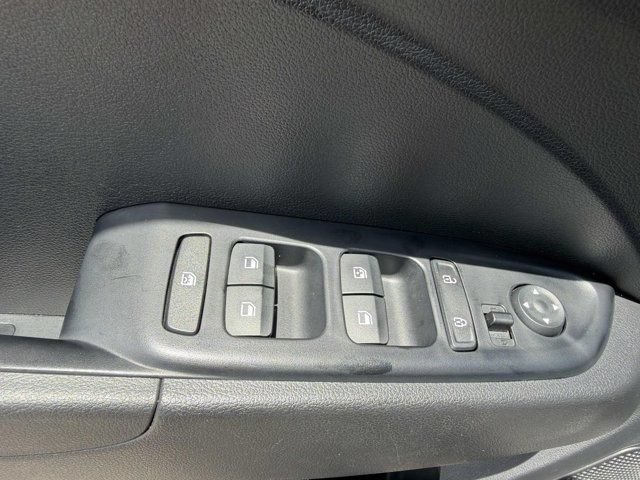Used 2025 Hyundai Venue SEL FWD image 8