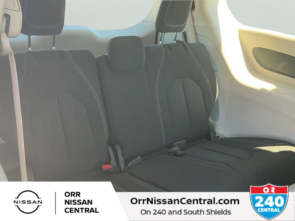 Used 2023 Chrysler Voyager LX image 13