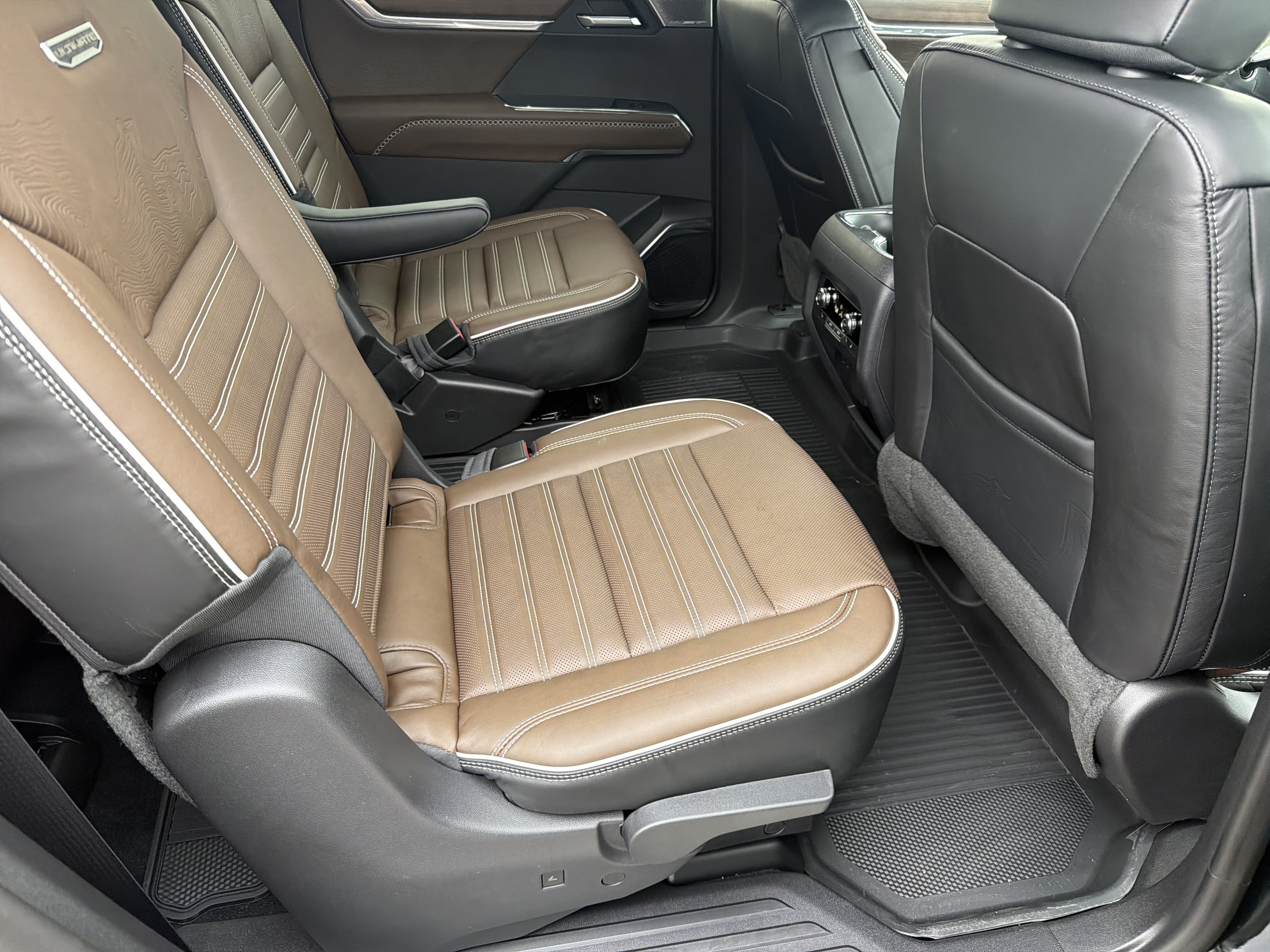 New 2027 GMC Acadia Denali Ultimate w/ LPO, Floor Liner Package FWD image 16