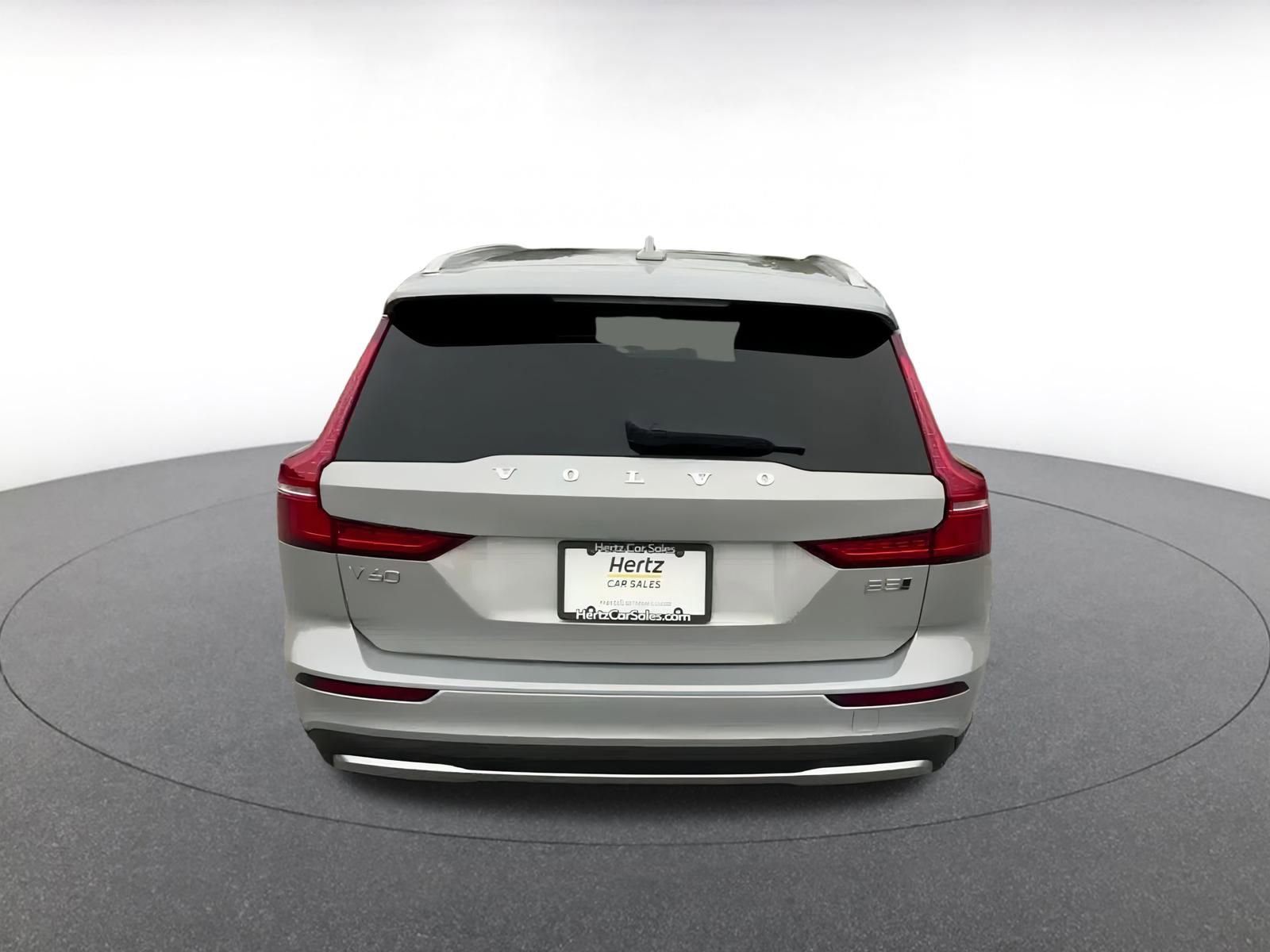 Used 2025 Volvo V60 B5 Cross Country Plus image 12