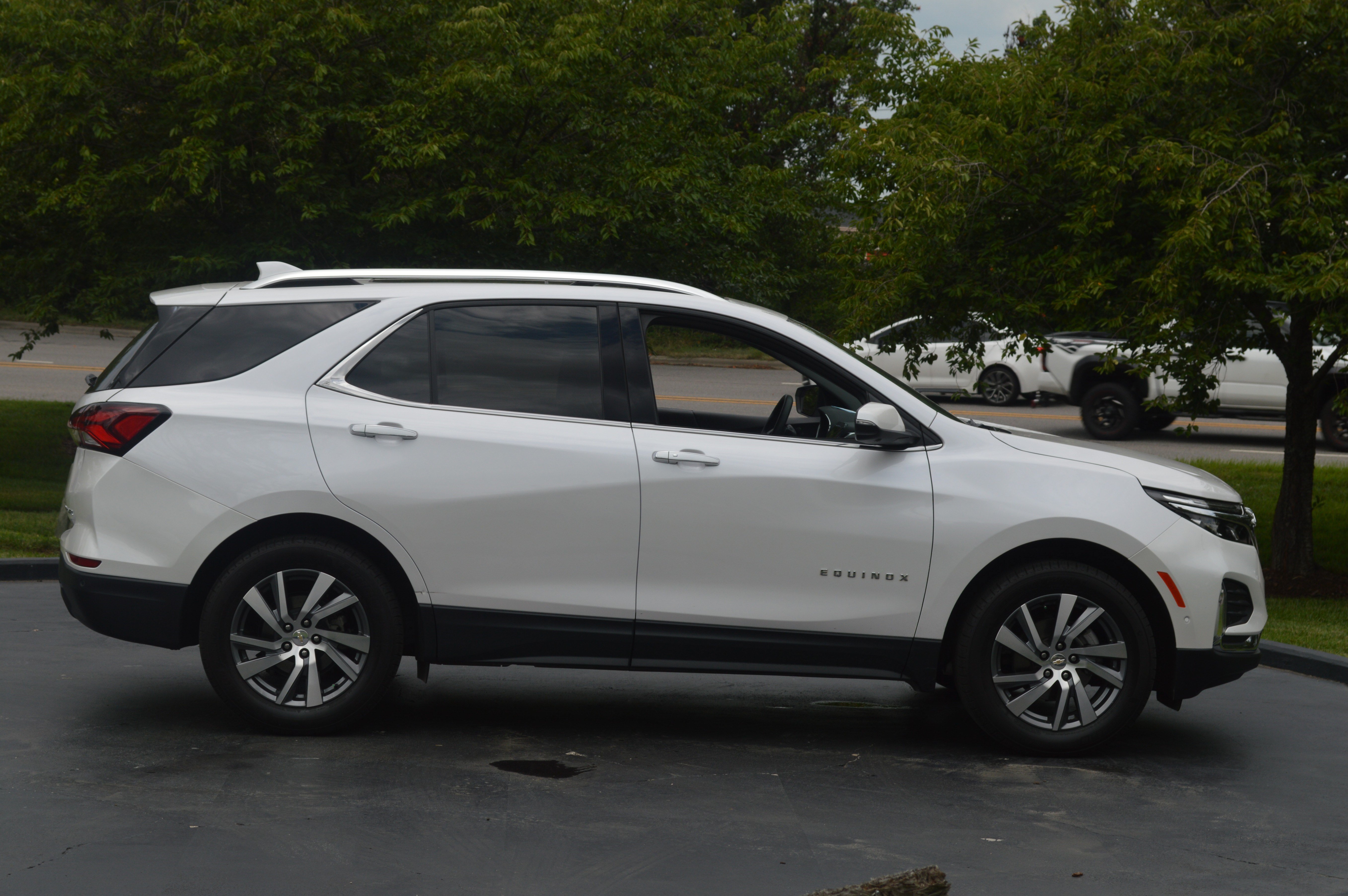 Used 2024 Chevrolet Equinox Premier AWD/4WD image 12