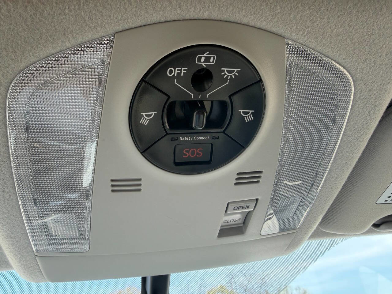 Used 2013 Toyota Prius Four w/ Deluxe Solar Roof Pkg FWD image 22