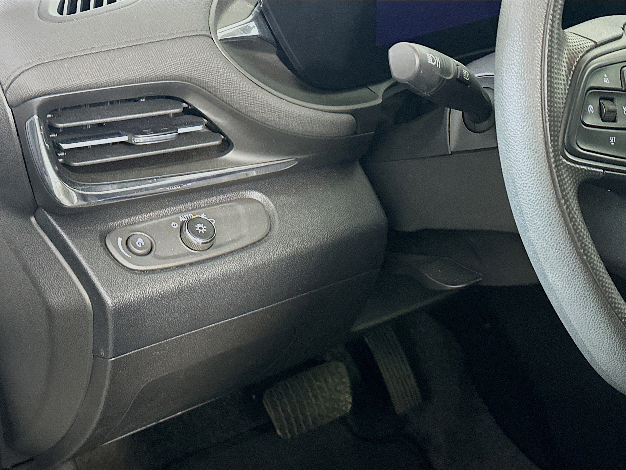 Used 2025 Buick Envista Preferred image 16