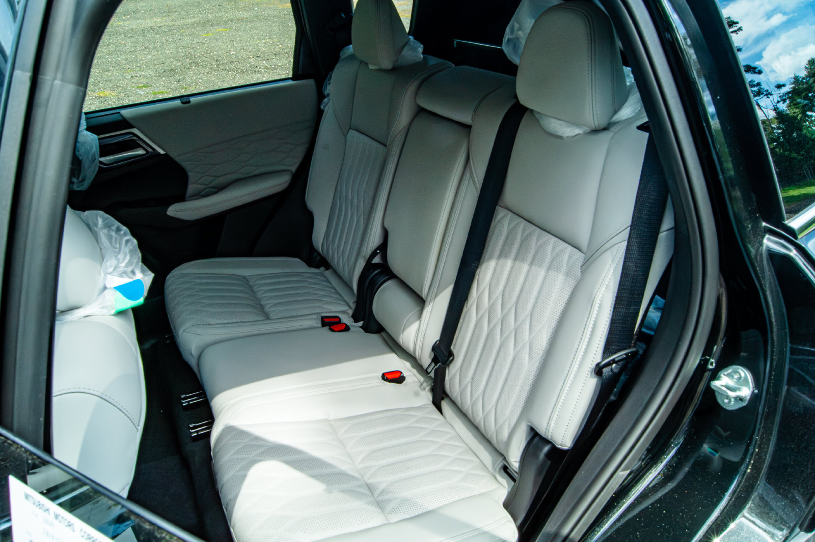 New 2025 Mitsubishi Outlander AWD image 14
