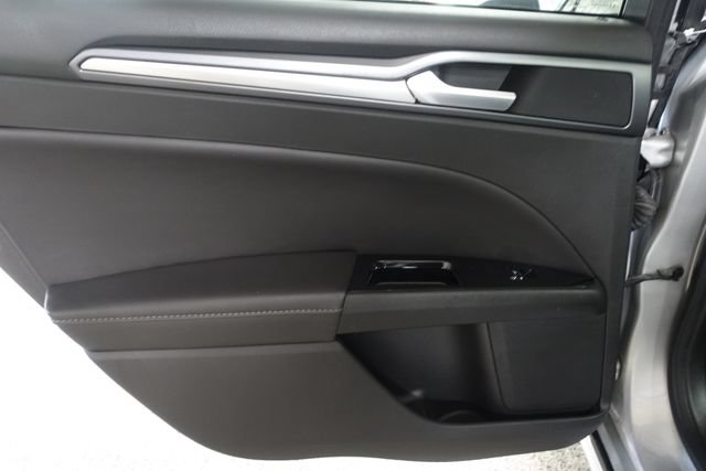Used 2016 Ford Fusion Titanium FWD image 20
